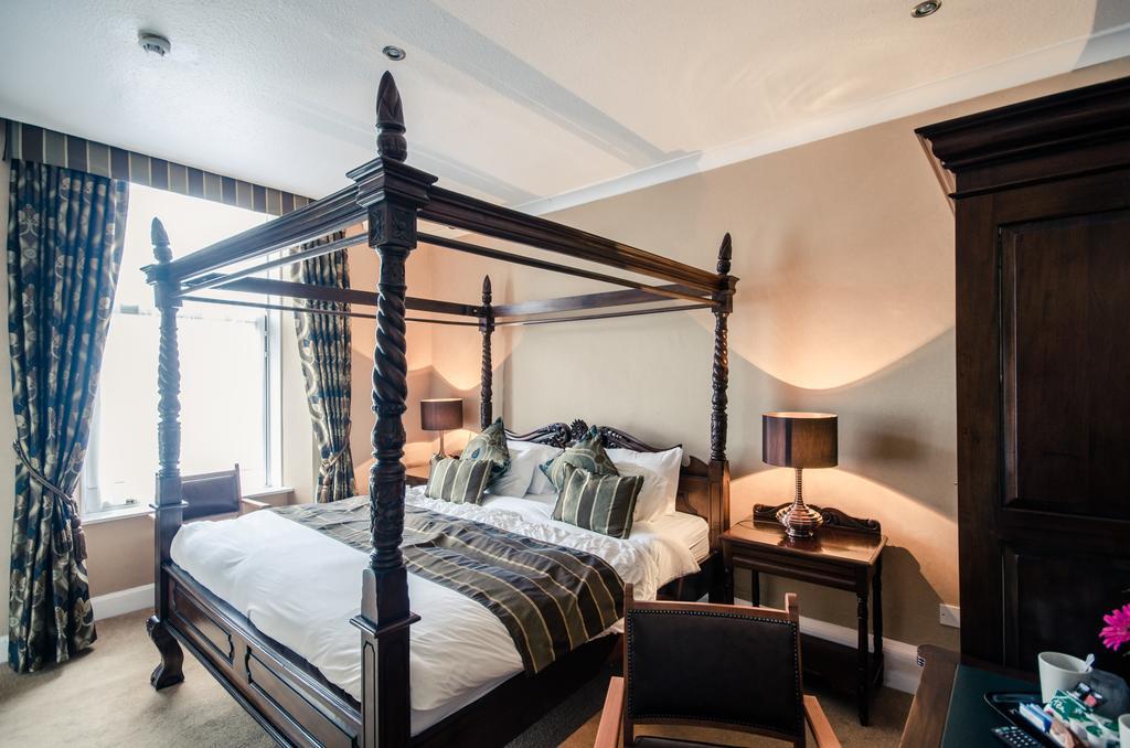 Camera con Letto a Baldacchino